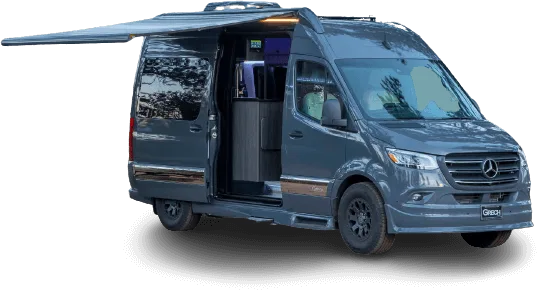 Grech Turismo-ion AWD 2026 Campervan mit geöffneter Markise und seitlicher Tür, aufgenommen im Freien.