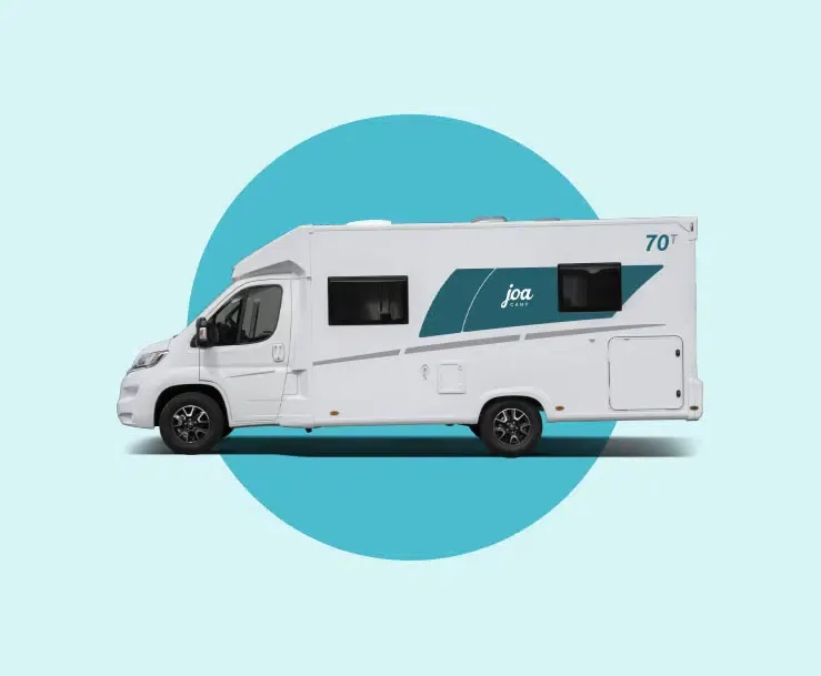Joa Camp 70T Wohnmobil als Seitenansicht vor hellem Hintergrund