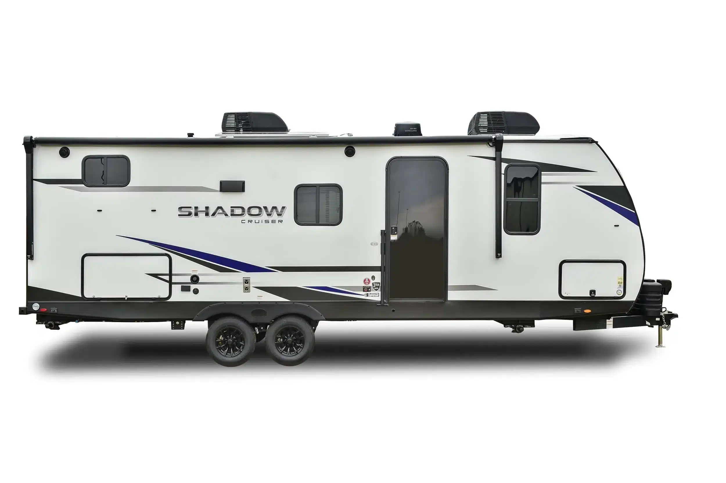 Shadow Cruiser 252RKS Reisetrailer in vollständiger Seitenansicht, weiß mit blauen und schwarzen Akzenten, zwei Achsen, große Fenster und Eingangstür sichtbar.