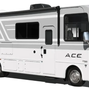 Seitenansicht des Thor A.C.E. Class-A-Motorhomes in Weiß mit auffälliger Front und großem Panorama-Fenster.