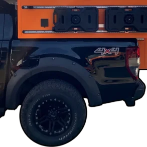 ZWO.EINZ Wohnkabine auf Pickup mit Airlineschienen und Kanistern an der Seite