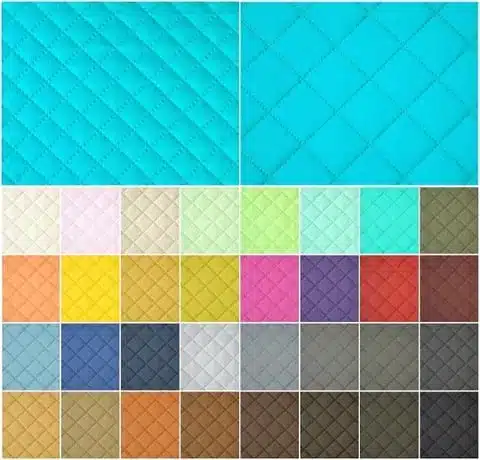 Farbmuster-Auswahl für Polsterbezüge im 7even50 Two Mini-Camper, verschiedene Farben und Materialien als Musterkarte angeordnet.