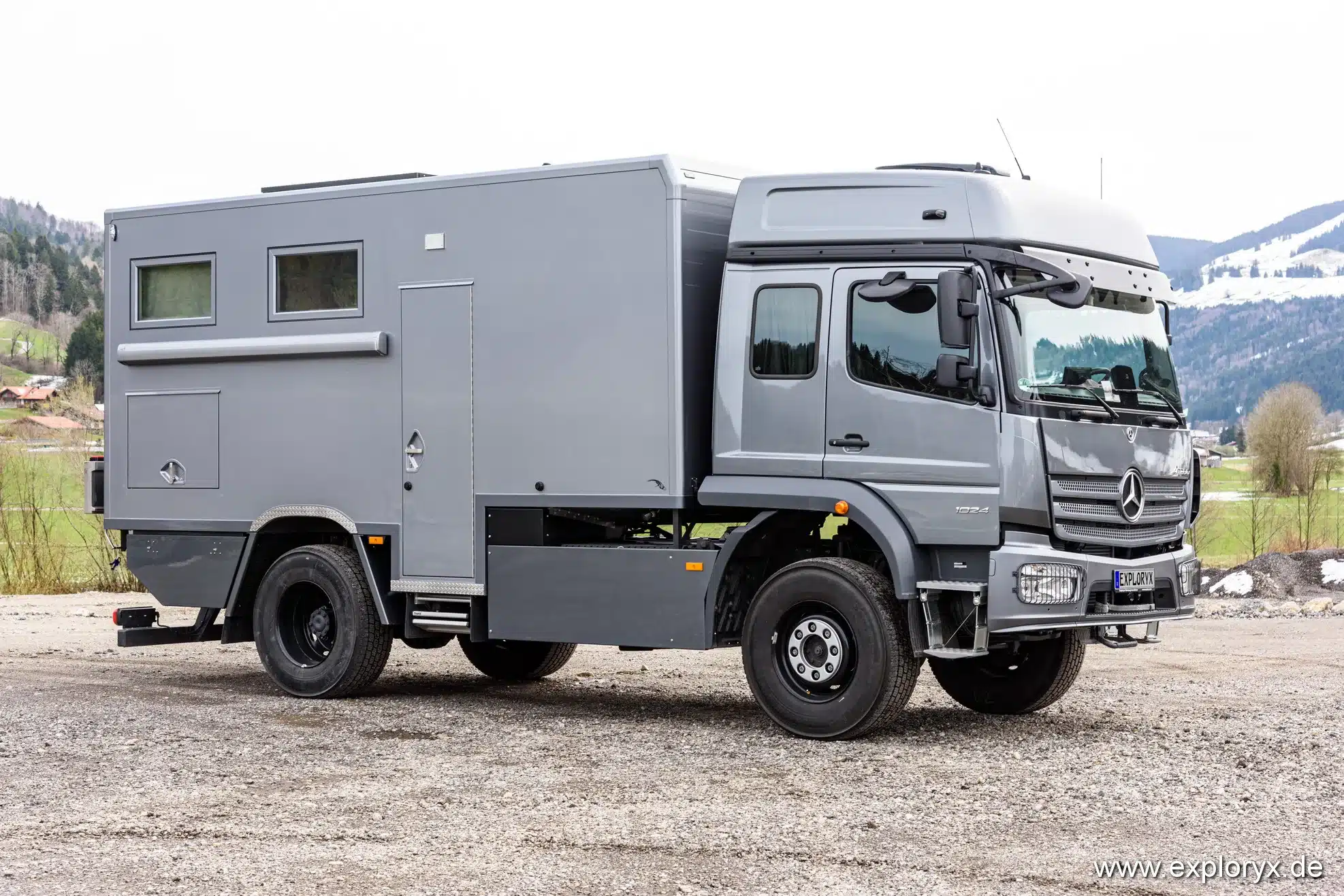 Exploryx Nyala Atego III Expeditionsmobil auf Mercedes-Benz Atego 4x4, aufgenommen im Freien, zeigt robusten Aufbau und Wohnkabine.