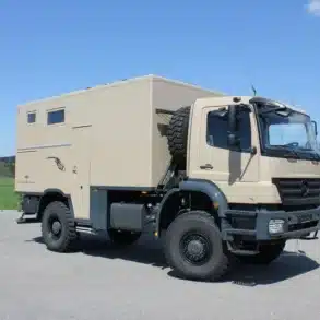 Exploryx Nyala Axor Offroad-Truck als Expeditionsmobil auf freiem Gelände.