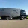 Exploryx Nyala FH16 Expeditionsfahrzeug auf Lkw-Basis, Seitenansicht auf freier Fläche