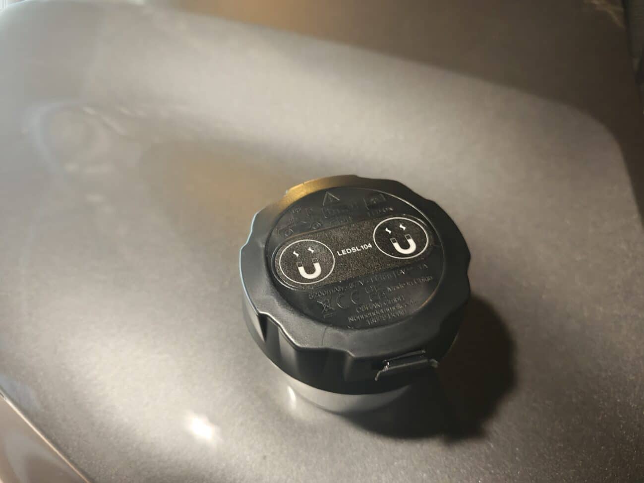 Magnete an der OSRAM LEDguardian ROAD FLARE Signal TA20