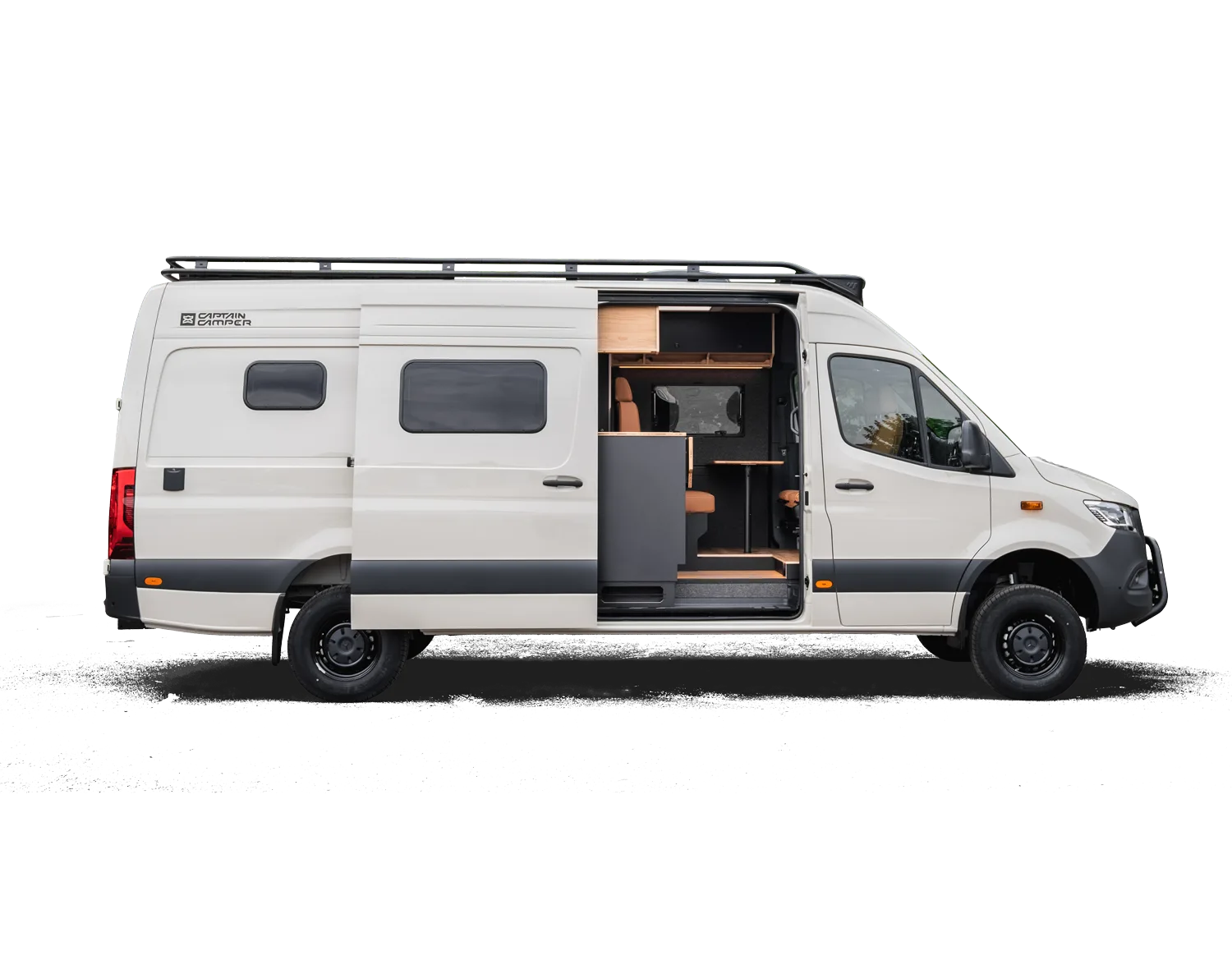 Mercedes Sprinter 419 Campervan als Project Nautilus mit geöffnetem Seiteneinstieg und modernem Innenausbau, Außenansicht seitlich fotografiert.