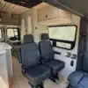 Innenansicht eines modernen Familien-Campers auf Mercedes Sprinter mit flexiblen Sitzen, Küche und Stauraum