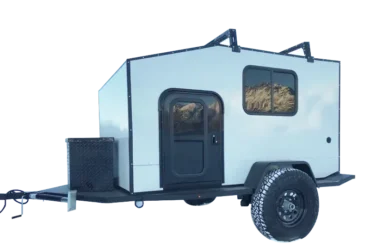 Black Rhino MINI 2E Offroad Caravan Seitenansicht mit Tür und großem Fenster.