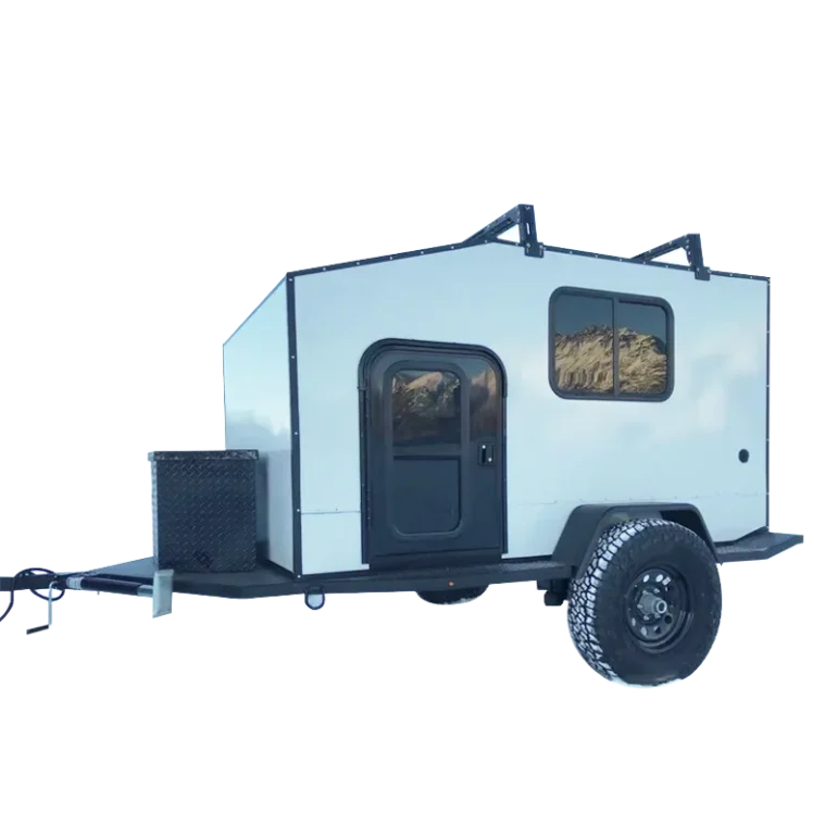 Black Rhino MINI 2E Offroad Caravan Seitenansicht mit Tür und großem Fenster.