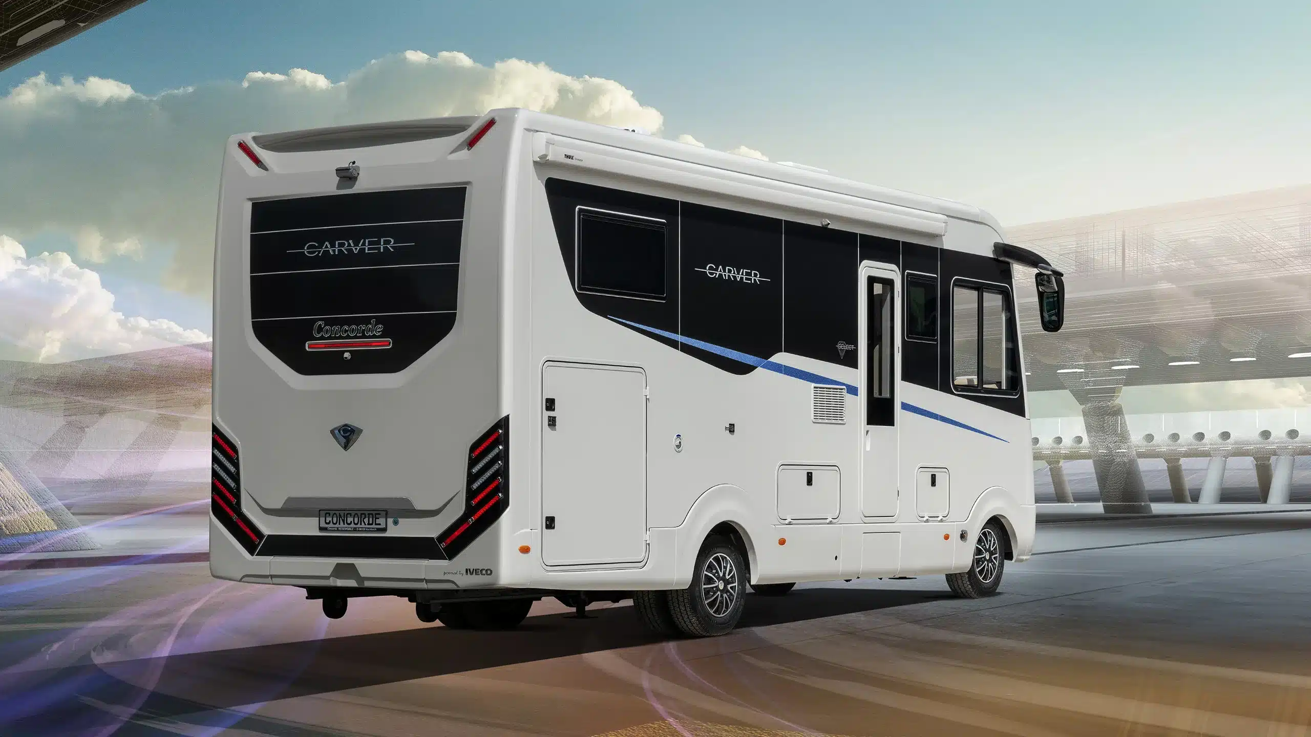 Heckansicht eines Concorde Carver Select Premium-Reisemobils auf einer futuristischen Fahrbahn