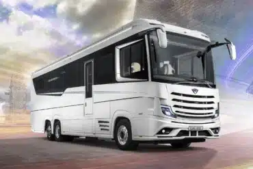 Außenansicht des Concorde Centurion Actros Luxus-Reisemobils auf Mercedes-Benz Actros Basis