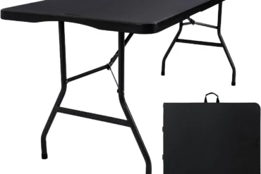 Schwarzer Byliable Klapptisch aus Kunststoff mit Metallgestell, einmal aufgeklappt und einmal zusammengefaltet wie ein Koffer