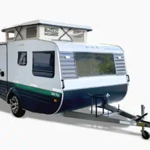 Seitenansicht des kompakten Wohnwagens Itati 380 TLi mit ausgefahrenem Hubdach und stabiler Deichsel.