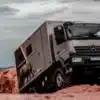 Krug Project Rhino 4300 Expeditionsmobil auf Mercedes Atego, offroad im sandigen Gelände