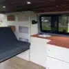 Ford Transit Custom Innenausbau mit Küchenmodul, Spüle und umbaubarem Bett