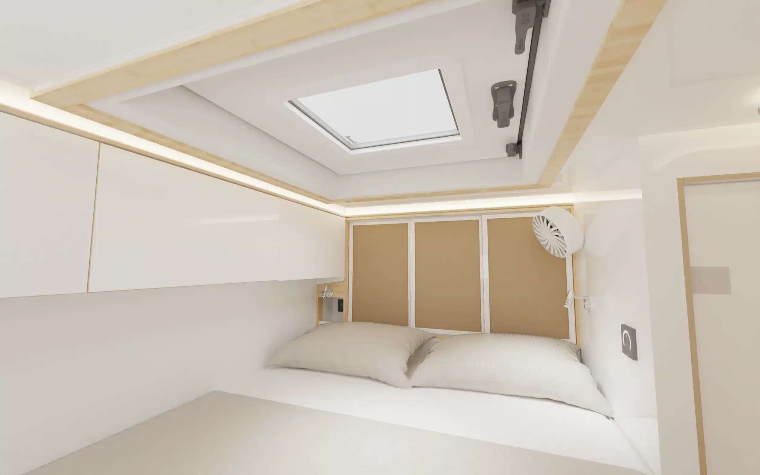 Blick in den modernen und hellen Schlafbereich des MAN HX60 Overland Expedition Vehicle mit Oberlicht, Stauraum und Lüfter.