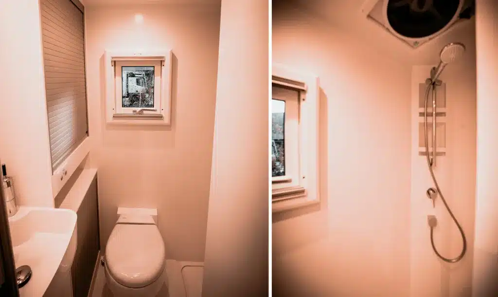 Badezimmer mit Toilette, Waschbecken, Fenster und Dusche im Expeditionsfahrzeug Rhino XL Business