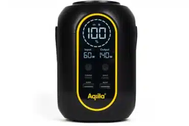 Aqiila Powerbird S140 Powerstation mit LCD-Display und mehreren USB-Anschlüssen für mobiles Laden im Campingalltag.