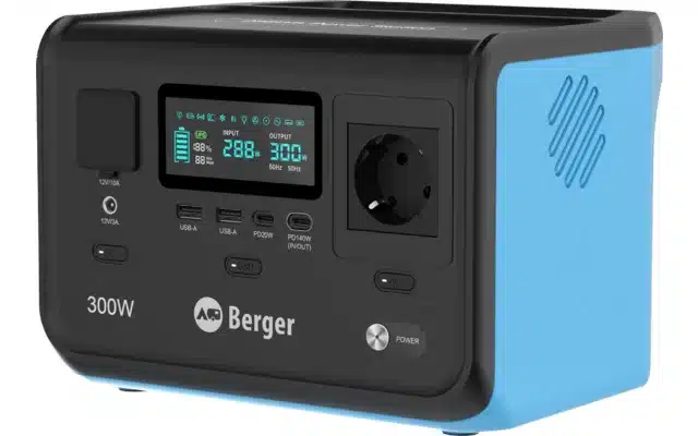 Berger Energy BEPS 300 Powerstation mit Display, Steckdose und USB-Anschlüssen, schwarze Front und blaue Seitenansicht.