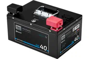 Ective NaC BT Natrium-Ionen-Moverbatterie 40Ah in schwarz mit Bluetooth und robusten Anschlüssen.