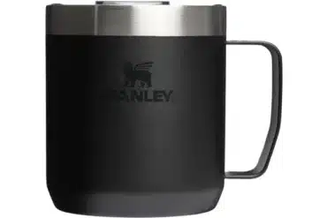 Stanley The Everyday Camp Mug 230 ml in der Ausführung Black 2.0 – isolierter Edelstahlbecher mit Henkel und silbernem Rand