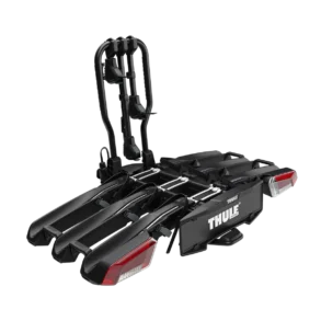 Produktfoto des Thule EasyFold 3 Kupplungsträgers, geeignet für bis zu drei Fahrräder, mit moderner Beleuchtung und breiter Radaufnahme.