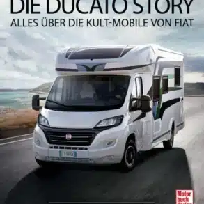 Buchcover von 'Die Ducato Story – Alles über die Kult-Mobile von Fiat' mit einem Fiat Ducato Wohnmobil auf einer Küstenstraße.