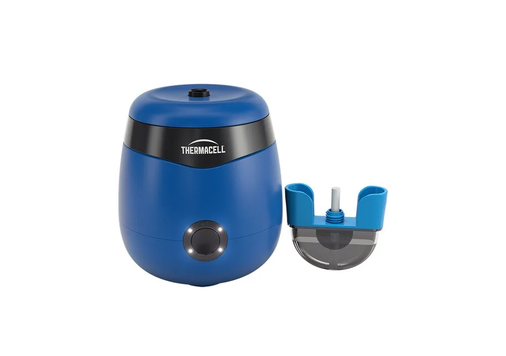 Thermacell E55 in Blau mit Mückenschutz-Kartusche vor weißem Hintergrund.
