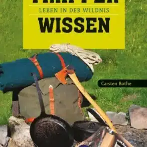 Buchcover von Trapperwissen – Leben in der Wildnis, zeigt Ausrüstung vor Lagerfeuer