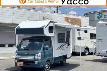Sunday Compact C1 Mini-Camper auf Suzuki Carry mit ausgefahrener Seitenmarkise bei Yacco