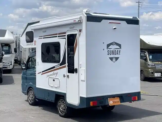 Sunday Compact C1 Mini-Camper mit Allradantrieb auf Suzuki Carry Basis, Außenansicht von hinten