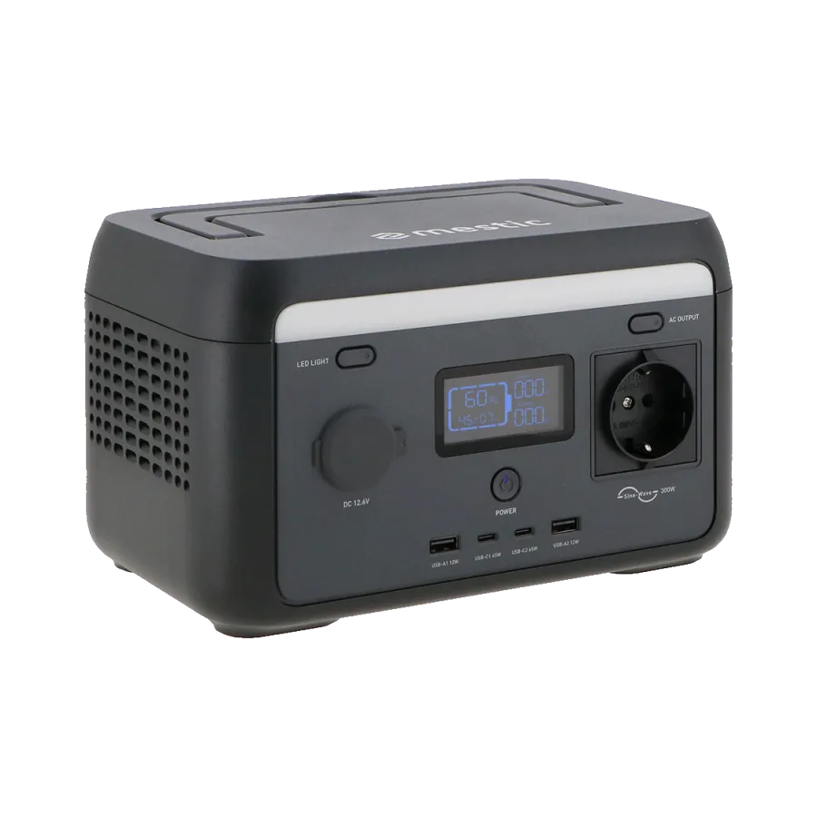 Mestic MPS-300 Powerstation mit Display und verschiedenen Stromausgängen.
