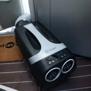 Berger PCA 3400 mobile Klimaanlage installiert im Innenraum eines Campervans