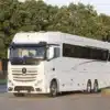 VARIO Signature Luxus-Reisemobil auf Mercedes-Benz Actros Fahrgestell, aufgenommen im Freien
