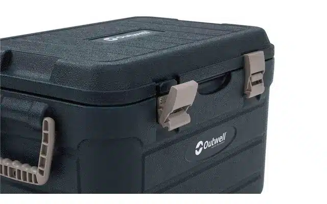 Die Outwell Fulmar passive Kühlbox mit stabilem Deckel, Schlossmechanismus und seitlichem Griff