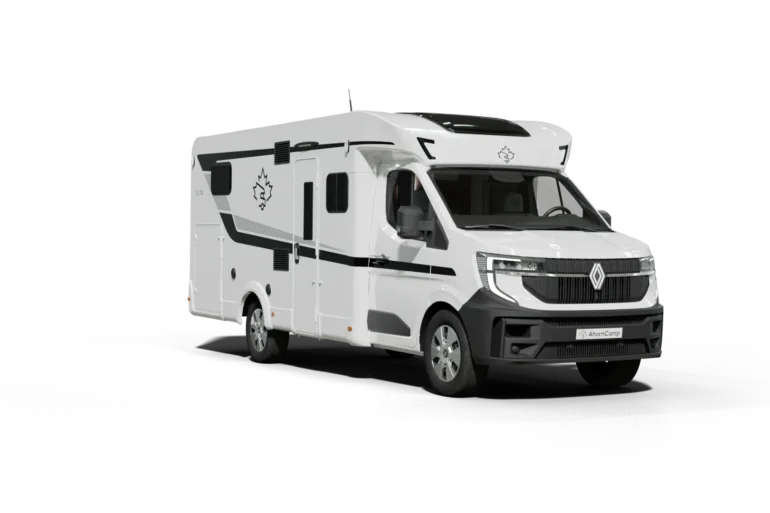 Weißes teilintegriertes Reisemobil Ahorn Camp TL 740 auf Renault-Master-Basis in Front-Seitenansicht