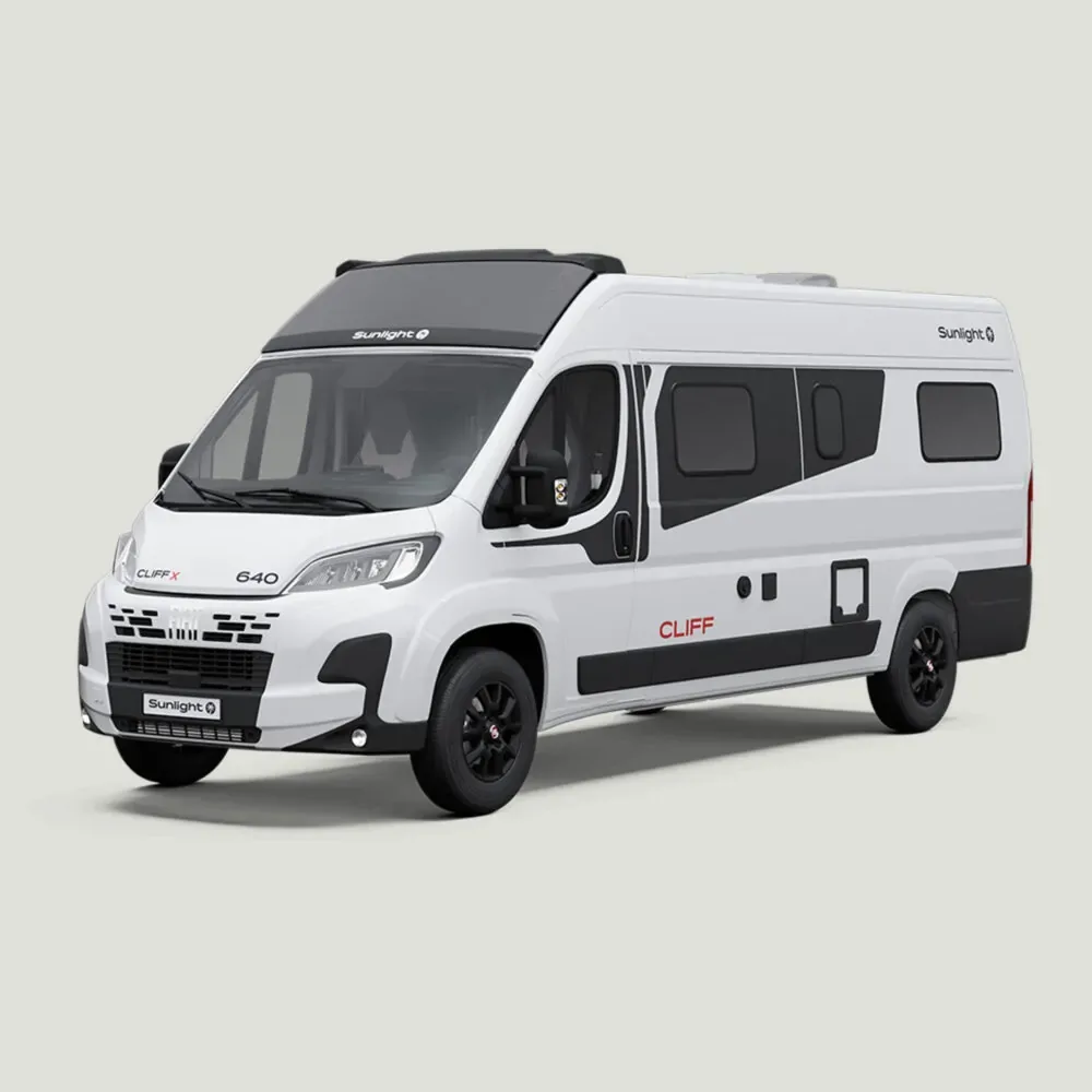 Weißer Sunlight CLIFF X 640 Camper Van mit schwarzem Dach und modernen Designelementen