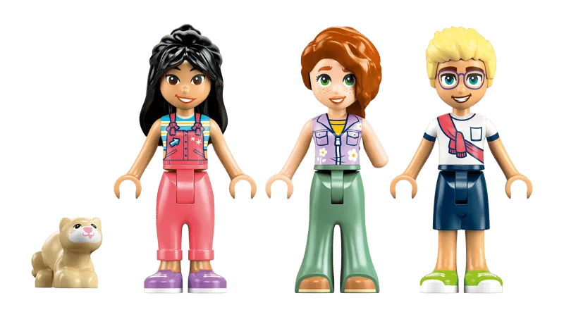 Drei LEGO Friends Spielfiguren und ein Frettchen aus dem LEGO Friends Wohnmobil 42663