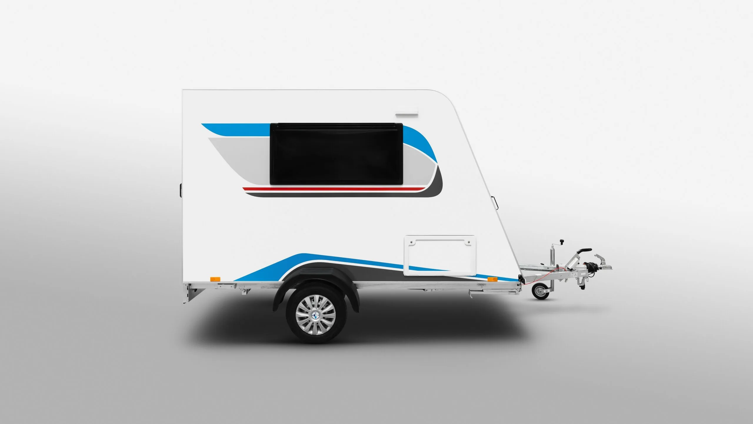Mini Camper 320 Basic von der Seite mit auffälligem Design, Fenster und Deichsel.