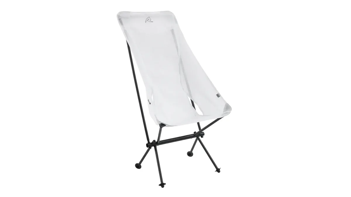 Weißer Robens Observer Carbon Campingstuhl mit Carbon- und Aluminiumrahmen auf weißem Hintergrund