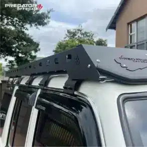 Predator Offroad Dachplattform auf dem Dach eines Toyota Land Cruiser 70/76