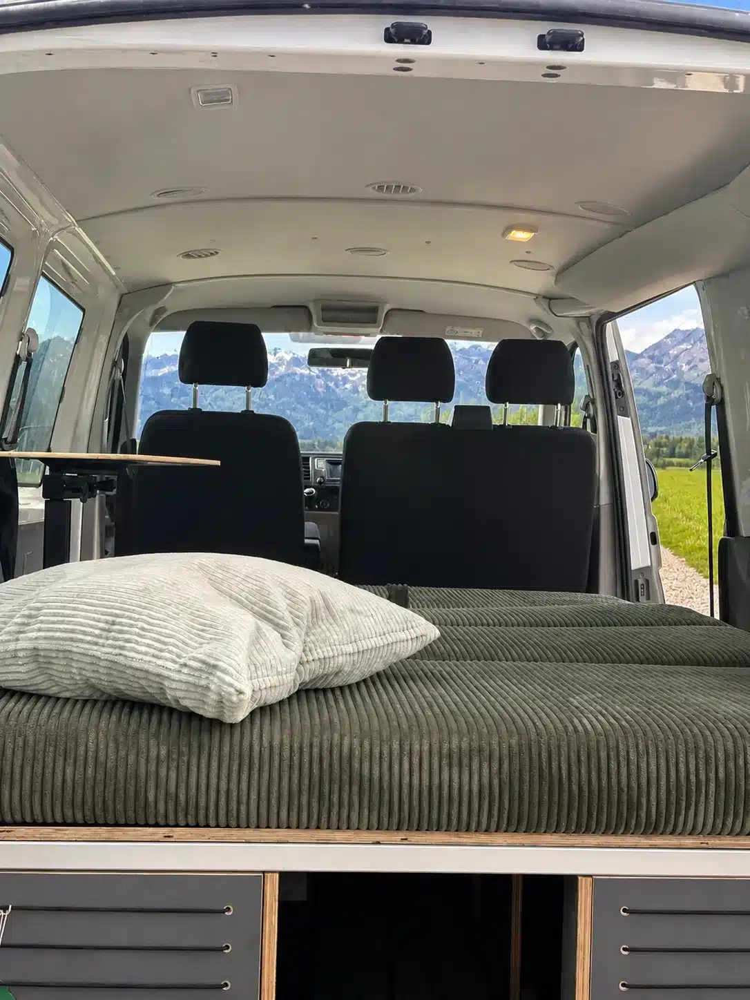 S KISTL Bench lite Campingbox als ausziehbares Bett mit Stauraum in einem Van