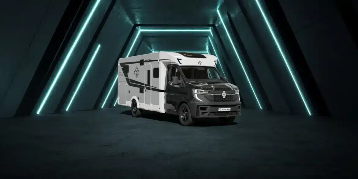 Ahorn Camp TE 740 ECLIPSE Reisemobil mit schwarzer Front und grauweißem Aufbau in beleuchteter Halle