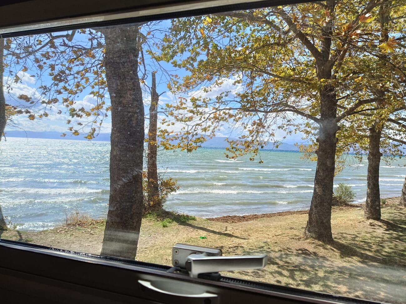 Blick aus dem Wohnmobil auf den Ohridsee