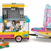 LEGO Friends Wohnmobil- und Segelbootausflug 41681 mit Segelboot, drei Figuren, Anhänger, Skateboard und Waschbär