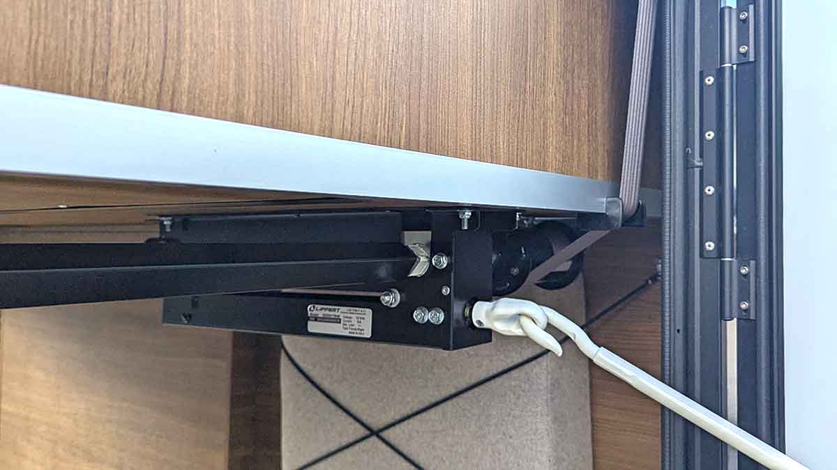 Kurbel unter Hubbett