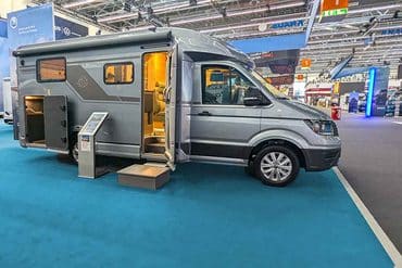 Knaus Sky TI VW 650 MEG auf Messestand