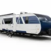 Blau-weißer Airelume Travel Trailer als Wohnwagen in Seitenansicht