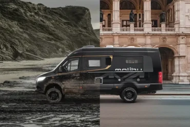 Schwarzer Malibu genius performance 4x4 Reisemobil-Van mit Allradoptik in einer geteilten Landschaftsaufnahme